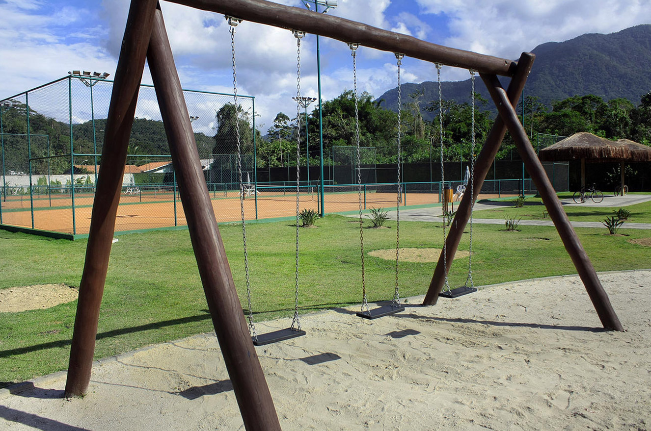 Balanços no Parque infantil em Costa Nova Residence Club loteamento fechado de frente a praia Massaguaçu Caraguatatuba